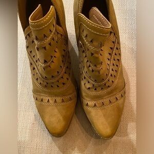 Tan suede slip on booties from Mi.iM.